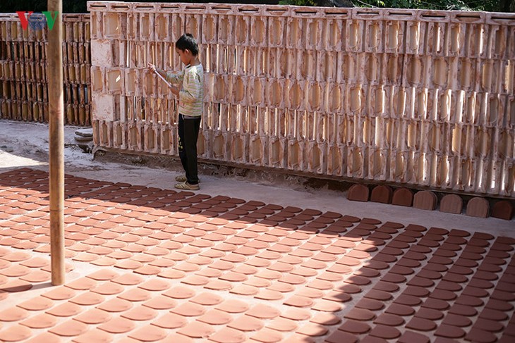 Làng gốm cổ hơn 1.000 năm tuổi bên sông Hồng - ảnh 16